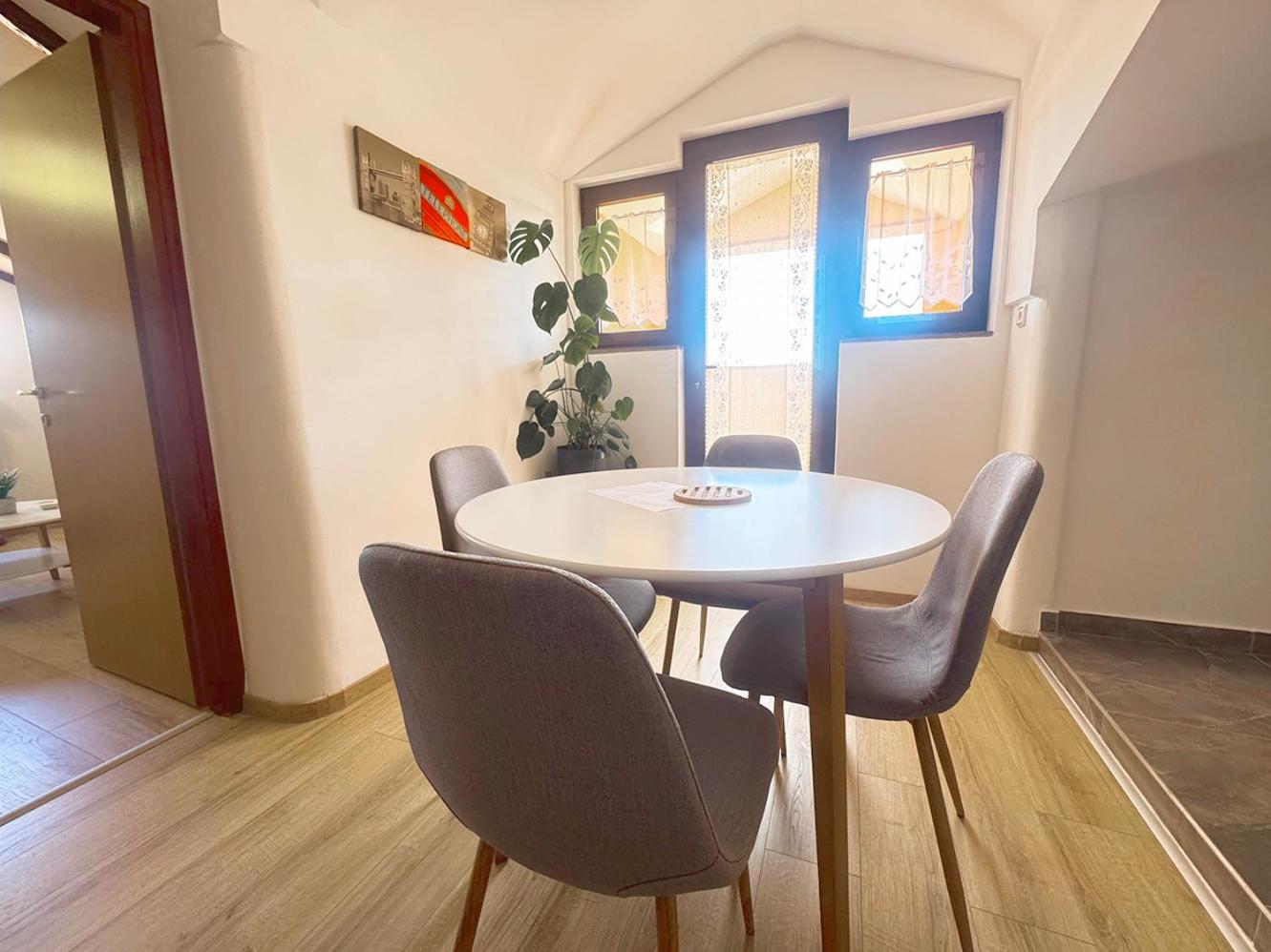 רוביני Apartments Ares מראה חיצוני תמונה